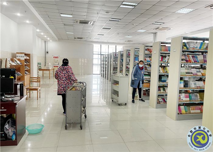合肥七中圖書(shū)館開(kāi)展所有圖書(shū)倒順架、清查工作(圖3)
