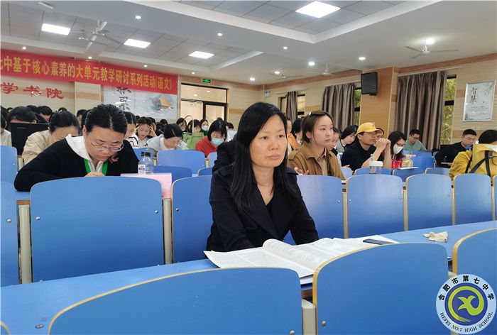 高二老師在聽會2.jpg 高二老師在聽會2.jpg