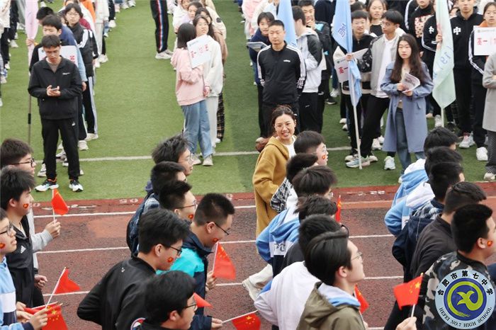 合肥七中第66屆運(yùn)動會高二(13)班剪影(圖1) 合肥七中第66屆運(yùn)動會高二(13)班剪影(圖1)