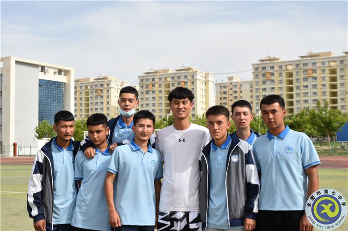 新疆工作照 (2).jpg 新疆工作照 (2).jpg