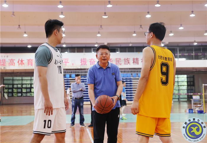 鄧校開球.jpg 鄧校開球.jpg