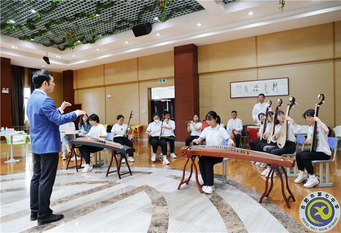 合肥市第七中學(xué)第四屆班主任節(jié)“市屬高中班主任工作論壇”成功舉行(圖3) 合肥市第七中學(xué)第四屆班主任節(jié)“市屬高中班主任工作論壇”成功舉行(圖3)