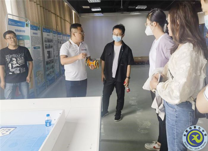 合肥七中科創(chuàng)中心赴合創(chuàng)邦創(chuàng)客中心參觀交流(圖2) 合肥七中科創(chuàng)中心赴合創(chuàng)邦創(chuàng)客中心參觀交流(圖2)