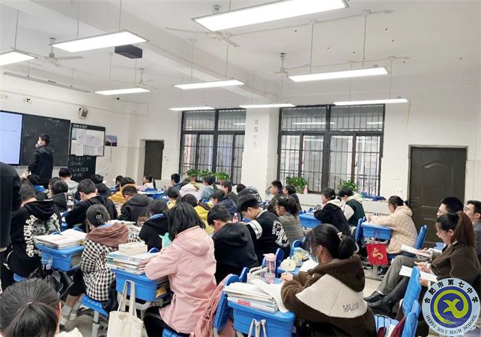 合肥七中高一年級(jí)“青藍(lán)工程”成果匯報(bào)系列報(bào)道(三)(圖5) 合肥七中高一年級(jí)“青藍(lán)工程”成果匯報(bào)系列報(bào)道(三)(圖5)