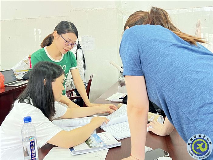 合肥七中高二年級(jí)體育教學(xué)視導(dǎo)公開(kāi)課(圖2) 合肥七中高二年級(jí)體育教學(xué)視導(dǎo)公開(kāi)課(圖2)