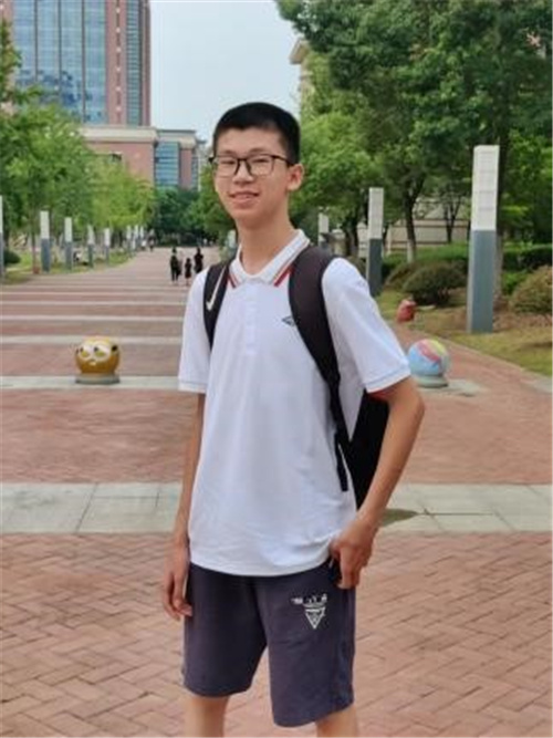 袁梓瑞.jpg 袁梓瑞.jpg