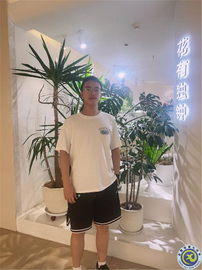 邱春曉.jpg 邱春曉.jpg