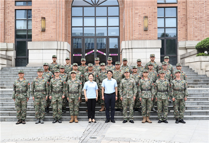 合影.jpg 合影.jpg