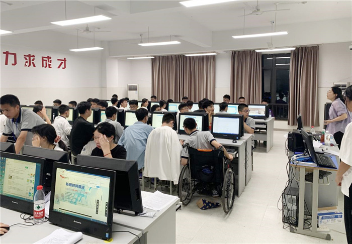 合肥七中開展高一新生心理普查工作(圖2) 合肥七中開展高一新生心理普查工作(圖2)