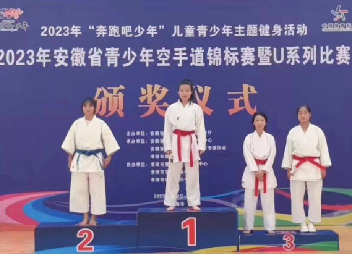 頒獎現(xiàn)場1.png 頒獎現(xiàn)場1.png