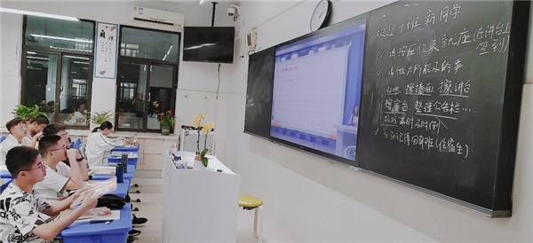 合肥七中高二年級開展語數(shù)英學(xué)法指導(dǎo)講座(圖2) 合肥七中高二年級開展語數(shù)英學(xué)法指導(dǎo)講座(圖2)