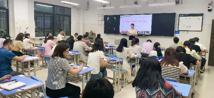 合肥七中高二年級開展第一次班主任例會(圖2) 合肥七中高二年級開展第一次班主任例會(圖2)