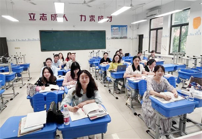 高二年級集體備課1.jpg 高二年級集體備課1.jpg