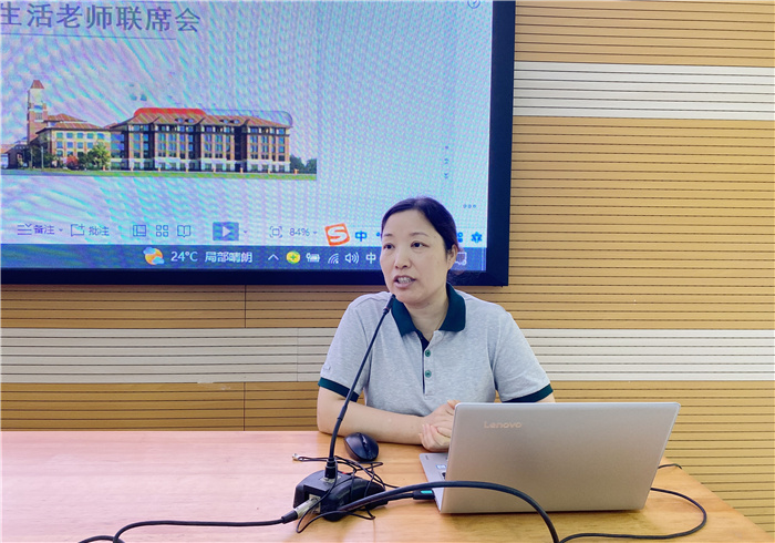 謝慶霞校長發(fā)表講話.jpg 謝慶霞校長發(fā)表講話.jpg