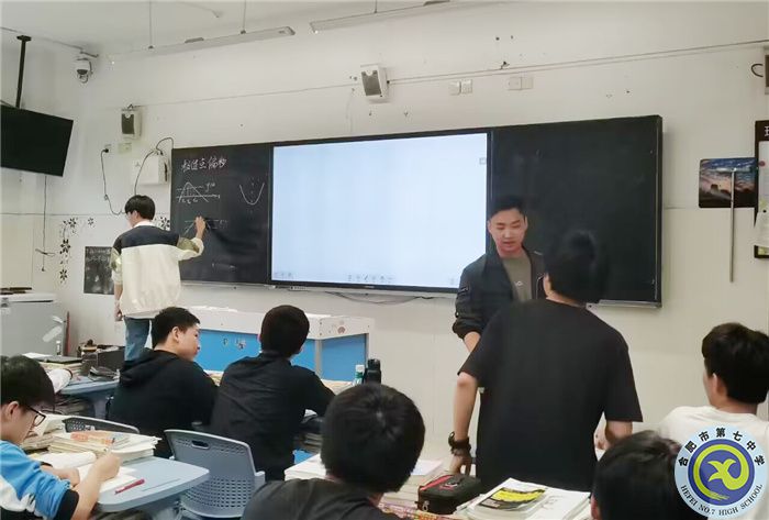 李歆輝上課.jpg 李歆輝上課.jpg