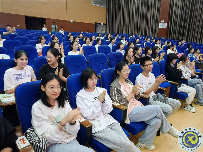 合肥七中首屆“思辨杯”辯論賽復(fù)賽(圖3) 合肥七中首屆“思辨杯”辯論賽復(fù)賽(圖3)