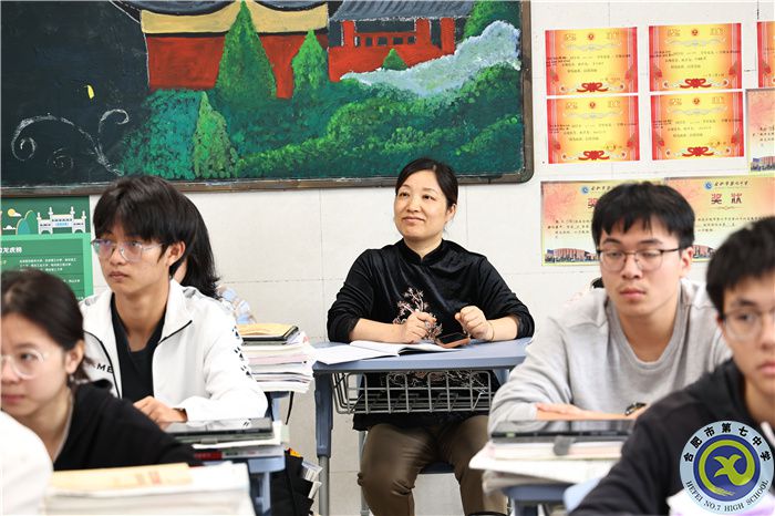 謝校聽課.jpg 謝校聽課.jpg