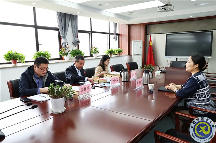 市教育局督導(dǎo)組督查合肥七中黨建工作(圖1) 市教育局督導(dǎo)組督查合肥七中黨建工作(圖1)