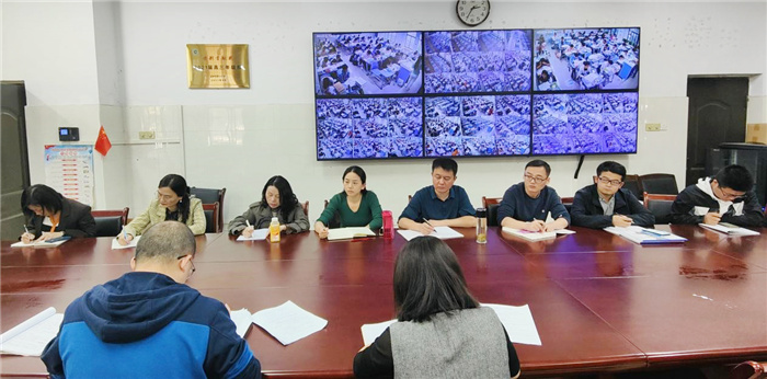 備課組長(zhǎng)會(huì)議1.jpg 備課組長(zhǎng)會(huì)議1.jpg