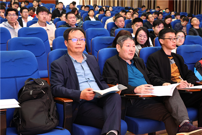 合肥市高中物理學(xué)科省“教壇新星”課堂教學(xué)觀摩研討活動(dòng)在七中開展(圖2) 合肥市高中物理學(xué)科省“教壇新星”課堂教學(xué)觀摩研討活動(dòng)在七中開展(圖2)