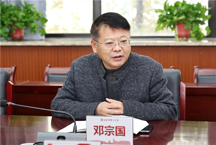 國家“雙一流”建設(shè)高校安徽大學(xué)向合肥七中授牌“優(yōu)質(zhì)生源基地”！(圖3)