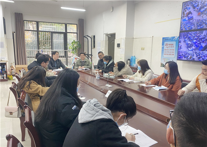 合肥七中高二年級(jí)召開學(xué)科組長(zhǎng)、組團(tuán)長(zhǎng)聯(lián)席會(huì)議(圖1)