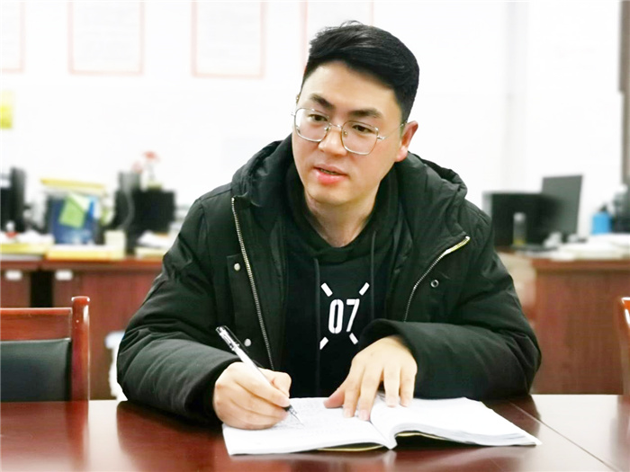 張瑞.jpg 張瑞.jpg