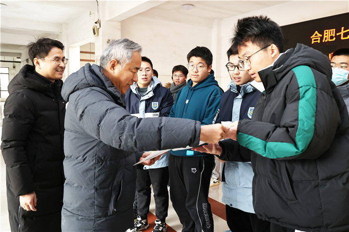 合肥七中高二年級(jí)開(kāi)展“我是金牌講題人”講題大賽活動(dòng)(圖2) 合肥七中高二年級(jí)開(kāi)展“我是金牌講題人”講題大賽活動(dòng)(圖2)