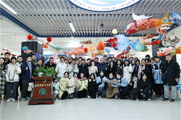 合肥七中開展“喜迎龍年·社團畫展”活動(圖2) 合肥七中開展“喜迎龍年·社團畫展”活動(圖2)