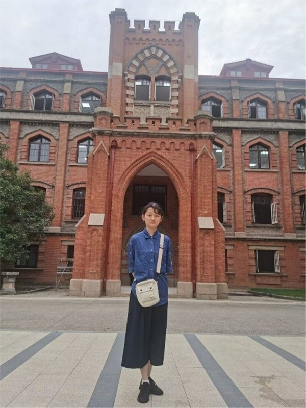 方雨默.jpg 方雨默.jpg