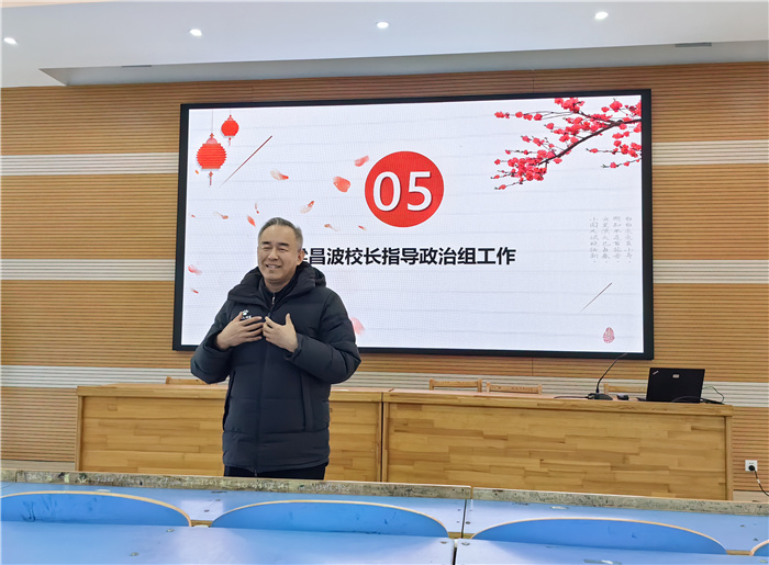 8梁昌波校長指導(dǎo)政治組工作.jpg 8梁昌波校長指導(dǎo)政治組工作.jpg