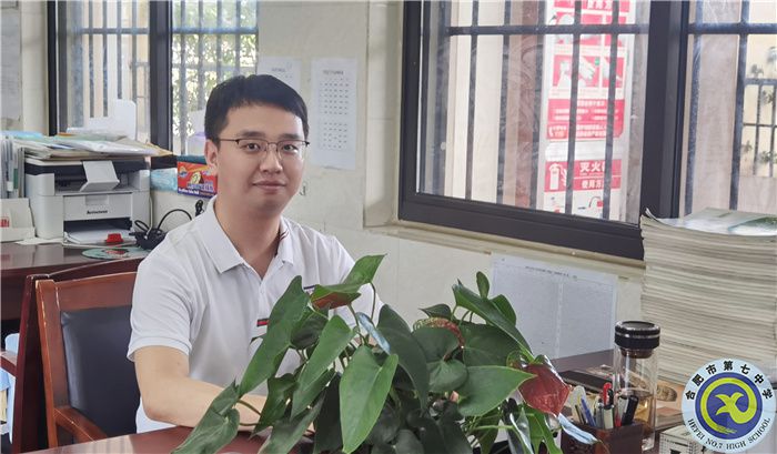 任翔.jpg 任翔.jpg