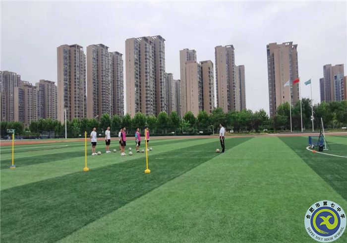 足球課.jpg 足球課.jpg