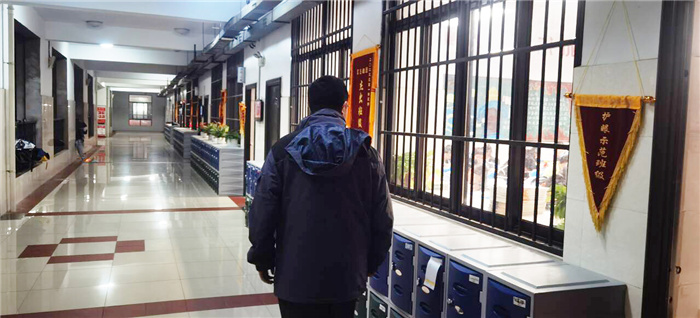 南二樓王梓楊老師.jpg 南二樓王梓楊老師.jpg