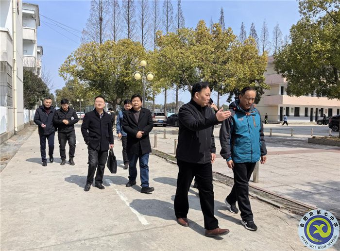 選派干部赴泥河中學(xué)3.jpg 選派干部赴泥河中學(xué)3.jpg