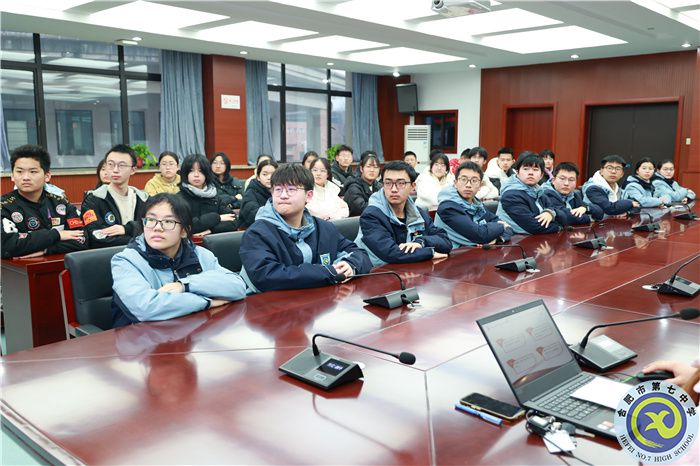 合肥七中2023-2024學(xué)年第二學(xué)期國(guó)旗護(hù)衛(wèi)隊(duì)第一次理論學(xué)習(xí)(圖4) 合肥七中2023-2024學(xué)年第二學(xué)期國(guó)旗護(hù)衛(wèi)隊(duì)第一次理論學(xué)習(xí)(圖4)