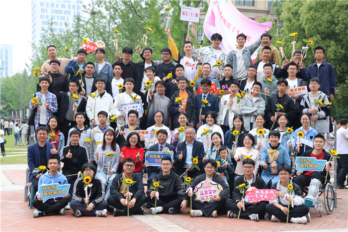 合肥七中2024屆高三年級(jí)畢業(yè)照拍攝暨減壓活動(dòng)(圖1)