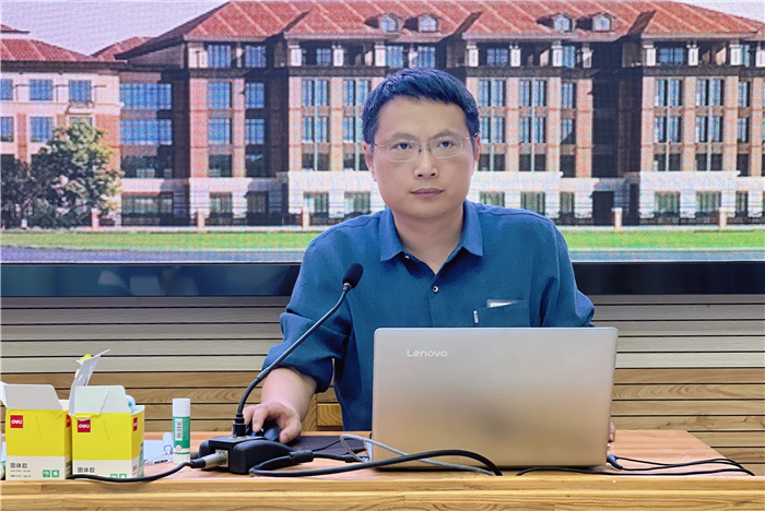 合肥七中高一年級召開第二學(xué)期期中學(xué)情分析會(圖3) 合肥七中高一年級召開第二學(xué)期期中學(xué)情分析會(圖3)