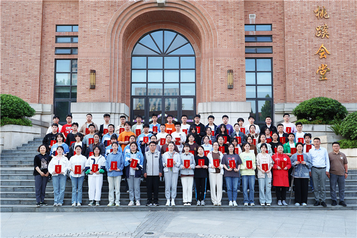 第二十二期業(yè)余黨校學(xué)員合影.jpg 第二十二期業(yè)余黨校學(xué)員合影.jpg