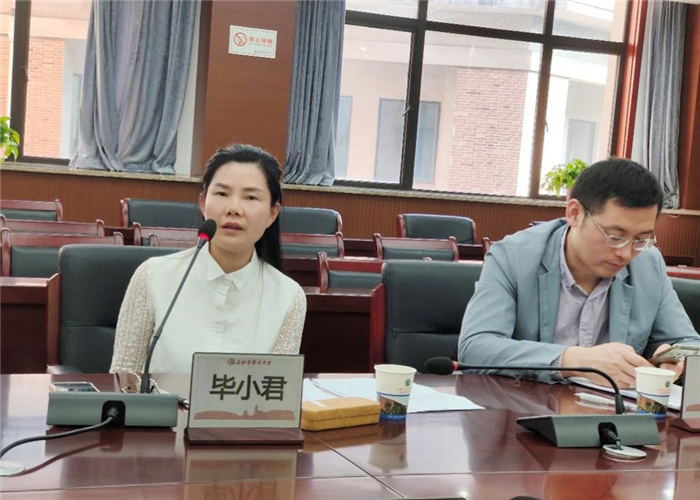 圖8:西南大學(xué)指導(dǎo)小組畢小君老師發(fā)言.jpg 圖8:西南大學(xué)指導(dǎo)小組畢小君老師發(fā)言.jpg