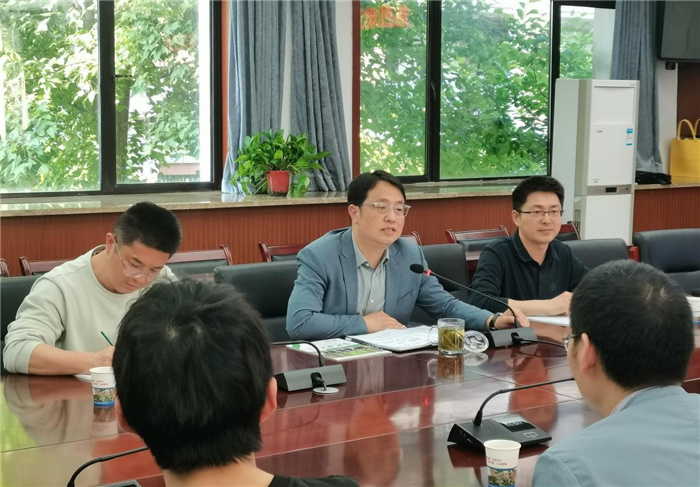 圖4:合肥七中劉先群發(fā)言.jpg 圖4:合肥七中劉先群發(fā)言.jpg