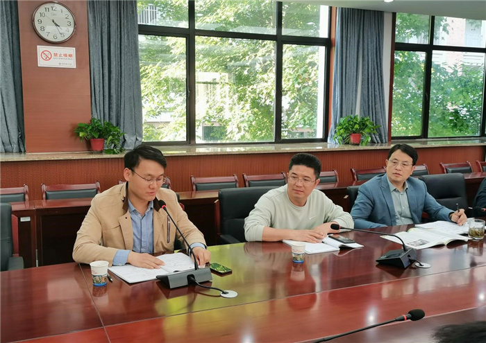 圖6:教師代表張啟發(fā)老師發(fā)言.jpg 圖6:教師代表張啟發(fā)老師發(fā)言.jpg