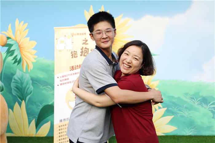 抱抱“鴨” (2).jpg 抱抱“鴨” (2).jpg