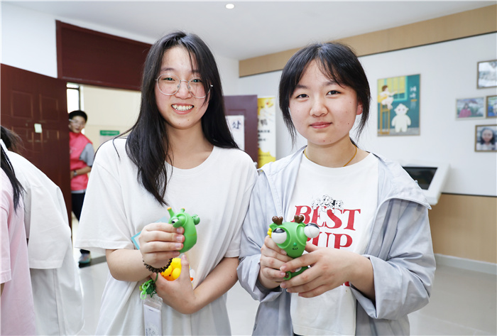 領(lǐng)取獎(jiǎng)品.jpg 領(lǐng)取獎(jiǎng)品.jpg