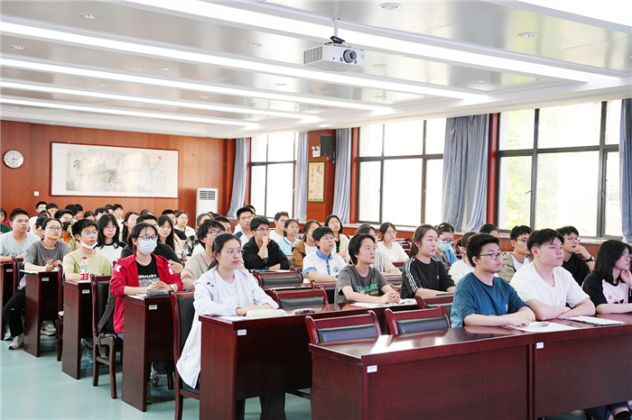 合肥七中召開全體團支書會議(圖1) 合肥七中召開全體團支書會議(圖1)
