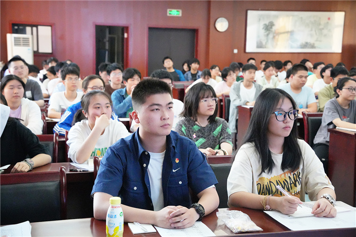 合肥七中召開全體團支書會議(圖3) 合肥七中召開全體團支書會議(圖3)