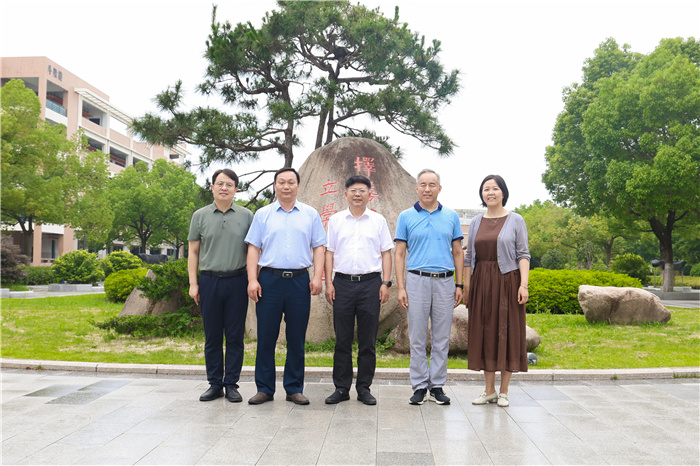 合肥一六八中學(xué)與合肥七中簽訂新時(shí)代育人方式改革合作交流框架協(xié)議(圖1) 合肥一六八中學(xué)與合肥七中簽訂新時(shí)代育人方式改革合作交流框架協(xié)議(圖1)