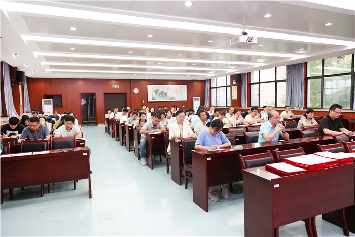 合肥七中舉行“兩優(yōu)一先”表彰大會暨黨紀學習教育黨課報告會(圖1) 合肥七中舉行“兩優(yōu)一先”表彰大會暨黨紀學習教育黨課報告會(圖1)