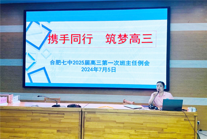 謝慶霞副校長(zhǎng).jpg 謝慶霞副校長(zhǎng).jpg