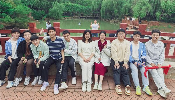 同學(xué)合照2.jpg 同學(xué)合照2.jpg